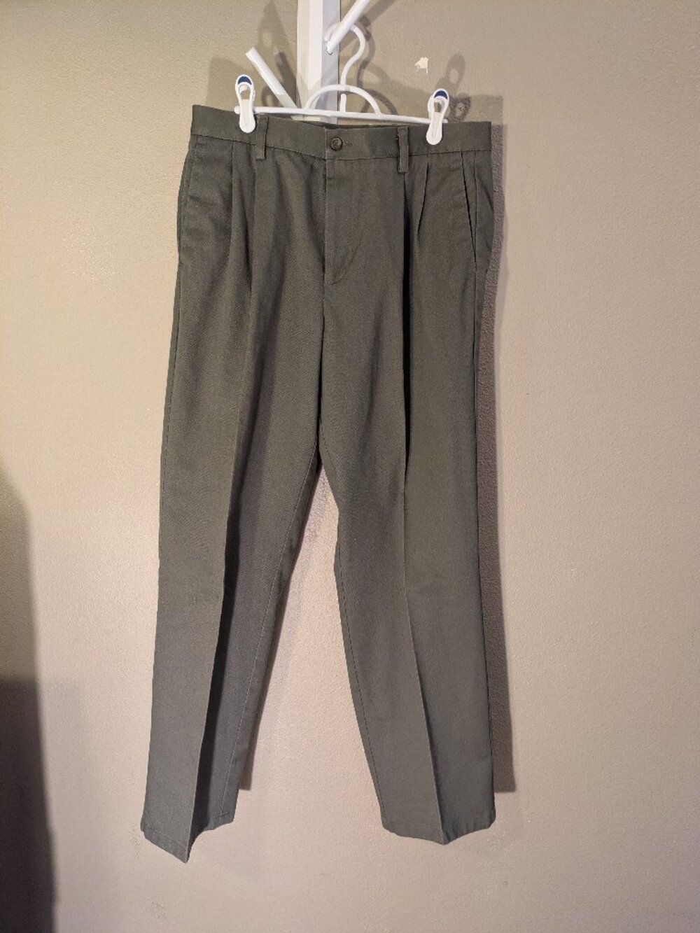 Dockers Pleated Classic Fit Pants